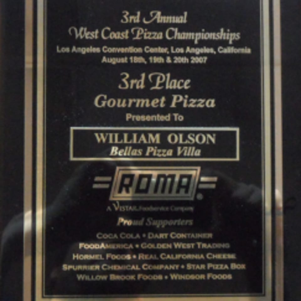 A plaque for Bella's Pizza Villa, awarded 3rd Place Gourmet Pizza at the 2007 West Coast Pizza Championships.